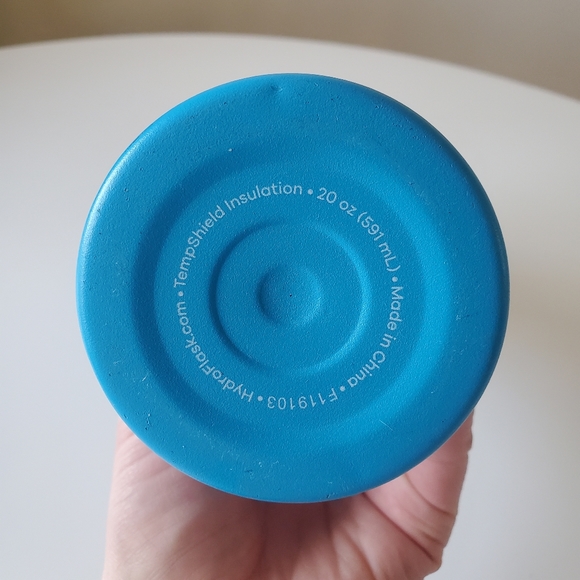 Dutch Bros Hydro 20oz - Picture 4 of 4